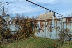 Сыпь на коже и вонь: в оккупированном Армянске жители жалуются на выброс кислоты в воздух