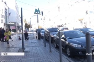 У Києві нові тарифи на паркування авто: на скільки зросли розцінки та як реагують водії