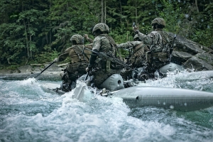 "Крізь скелі та бурхливі води": у Міноборони показали гірський вишкіл бійців ССО 