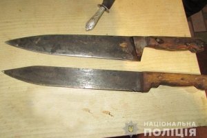 З ножами й вилами: на Полтавщині двоє чоловіків кинулися на поліцейських