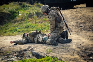Допомогти, евакуювати та вціліти: як морпіхів вчили побратимів рятувати – ФОТО
