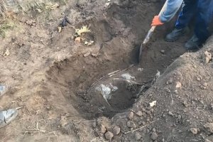 Убивали – й закопували просто на подвір'ї: у Кривому Розі знайшли свіжий могильник