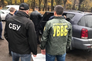 Бізнесмени на півставки: на Буковині двоє прикордонників "погоріли" на хабарі