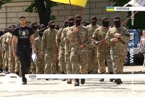 Шістдесят добровольців із усієї України відправилися на Схід з "Азовом"