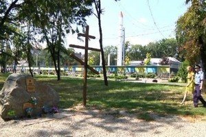 У Дніпропетровську підпалили хрест пам'яті Героїв Небесної Сотні