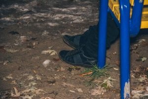 У Києві на дитячому майданчику знайшли тіло чоловіка