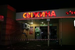 Із грішми, але без шапки: у Дніпрі злочинці підірвали банкомат і вкрали всю готівку – відео