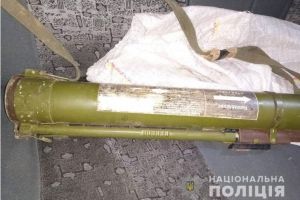РПГ замість чайових: на Дніпропетровщині чоловік забув у таксі гранатомет