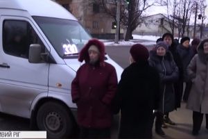 "Немає різниці, де мерзнути": в Кривому Розі обурені мешканці перекривали центральну вулицю