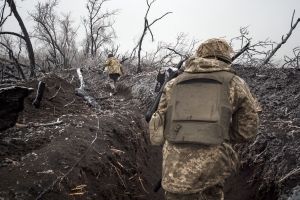 Скільки українців вважають неуспішними дії влади у вирішенні конфлікту на Донбасі – соцопитування