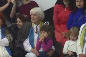 "Мужність та грація": у Дніпрі провели різдвяний бал для ветеранів АТО й волонтерів – відео