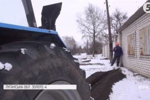 Щоб у свята – зі світлом: як у Вільному відновлюють пошкоджену терористами електромережу