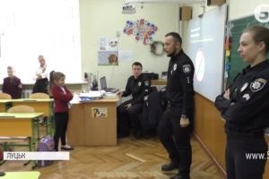 До луцьких учнів уперше навідалися шкільні офіцери: що розповідали дітям