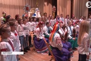 Вітання у формі колядки записали бійцям на передовій діти та дружини захисників