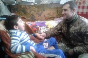 Особливі привітання: бійці ООС завітали до маленького Олексія, що має інвалідність