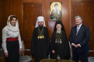 Президент закликає всіх небайдужих прийти на Софійську площу для спільної молитви
