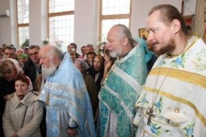 На Дніпропетровщині Московський Патріархат звільнив настоятеля та кліриків за "ухилення в розкол"
