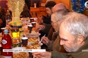 У храмі на Житомирщині 6-й рік поспіль влаштувують для безхатьків справжній Святвечір