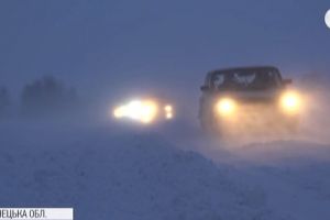 На трасах Донеччини ускладнився рух транспорту через замети