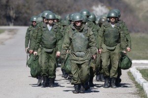 Росія продовжує стягувати військову техніку до українського кордону - РНБО