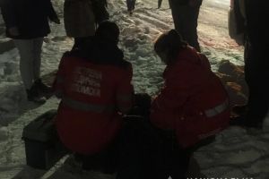 У селі під Києвом просто на вулиці зарізали чоловіка: що відомо