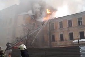 У Києві просто на Хрещатику спалахнула пожежа – перші фото, відео