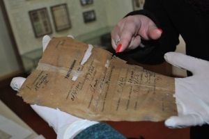 На Прикарпатті місцеві жителі знайшли унікальні документи УПА