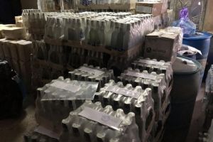 На Тернопільщині у місцевого жителя вилучили фальсифікований алкоголь і тютюн на 2,5 млн грн