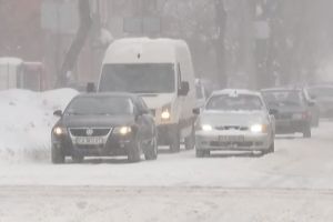 Скасовані рейси та 2-й рівень небезпеки: як регіони борються з наслідками хуртовини