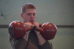 Найкращі друзі чоловіків: як армійці 24-ї ОМБр мірялися силою за допомогою "заліза" – ФОТО