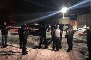 У Києві "охоронці" незаконного кар'єру побили та пограбували журналістів – відео