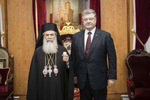 Порошенко провів телефонну розмову з Патріархом Єрусалимським: які питання обговорили