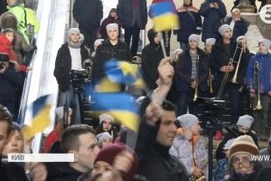 Пісня, що об'єднує серця: хористи виконали "Щедрик" у залізничному вокзалі Києва – історична передумова