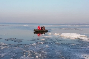 На Одещині з крижини за 500 м від берега врятували чотирьох дітей