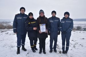 "Спрацював материнський інстинкт": на Миколаївщині жінка врятувала 2 дітей, що провалилися під лід