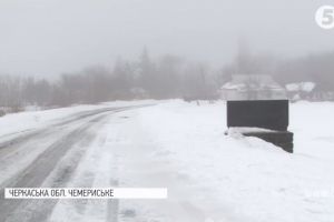 Мешканці села на Черкащині змушені йти 5 км до найближчої зупинки: де подівся транспорт