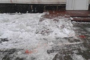 На Сумщині крижана брила звалилася на голови подружжя