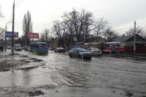 В Одесі 3 райони залишилися без води через масштабну аварію на трубопроводі
