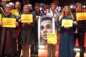 "Свобода слова не є злочином": на Berlinale пройшов флешмоб з вимогою звільнити Сенцова