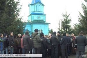Скандал, який мало не переріс у бійку: чому на Рівненщині поліцейські опечатали храм