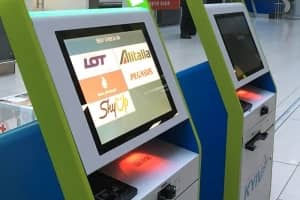 Пасажири в аеропорту 