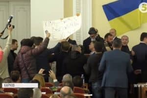 Епопея з тарифами на проїзд у Харкові: засідання міськради пройшло під лайку та пікет