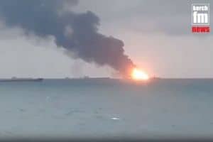У Чорному морі загасили російський танкер, що палав понад місяць