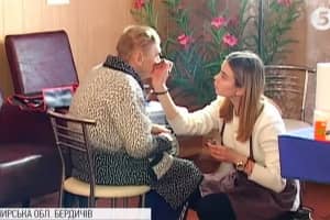 У жительниц гериатрического пансионата в Бердичеве весна началась с красоты и развлечений 