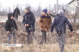"Гасили ногами, потім палицями": школярі врятували село від пожежі через спалений сухостій