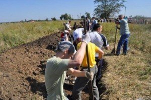 Мешканці Запоріжжя почали зводити оборонні укріплення