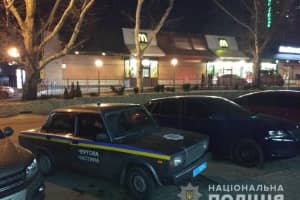 У Миколаєві біля McDonald's почубилися чоловіки, почалася стрілянина