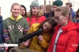 Краще один раз побачити: харківські школярі завітали на екскурсію до Нацгвардії