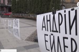 До полонених моряків зі Львова попрямують футболки зі словами підтримки