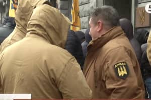До СБУ прийшли представники "Нацкорпусу" і нацдружинники